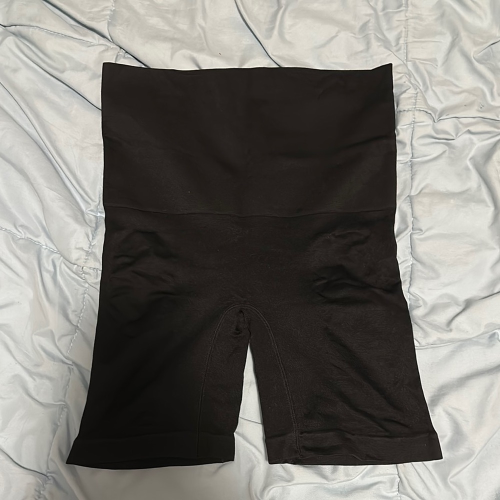 Black athletic biker shorts size XL